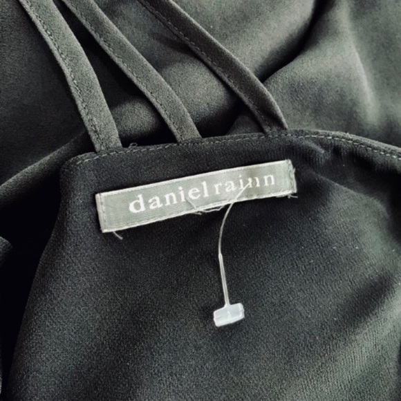 Daniel Rainn Black Pleated Open V Neck Back Top L - Picture 5 of 6